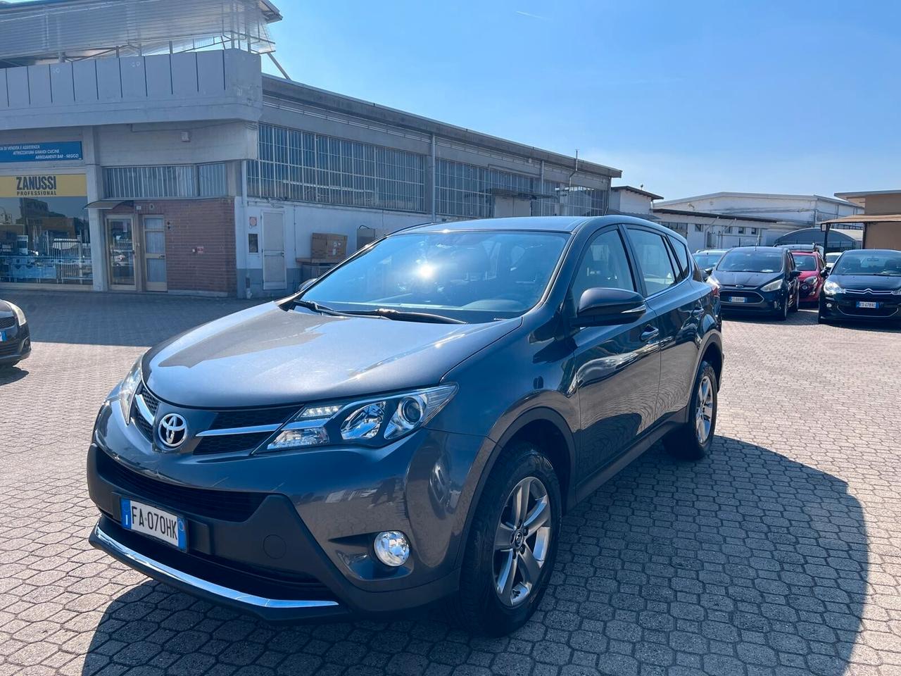 Toyota RAV 4 RAV4 2.0 D-4D 2WD Style White Ed.