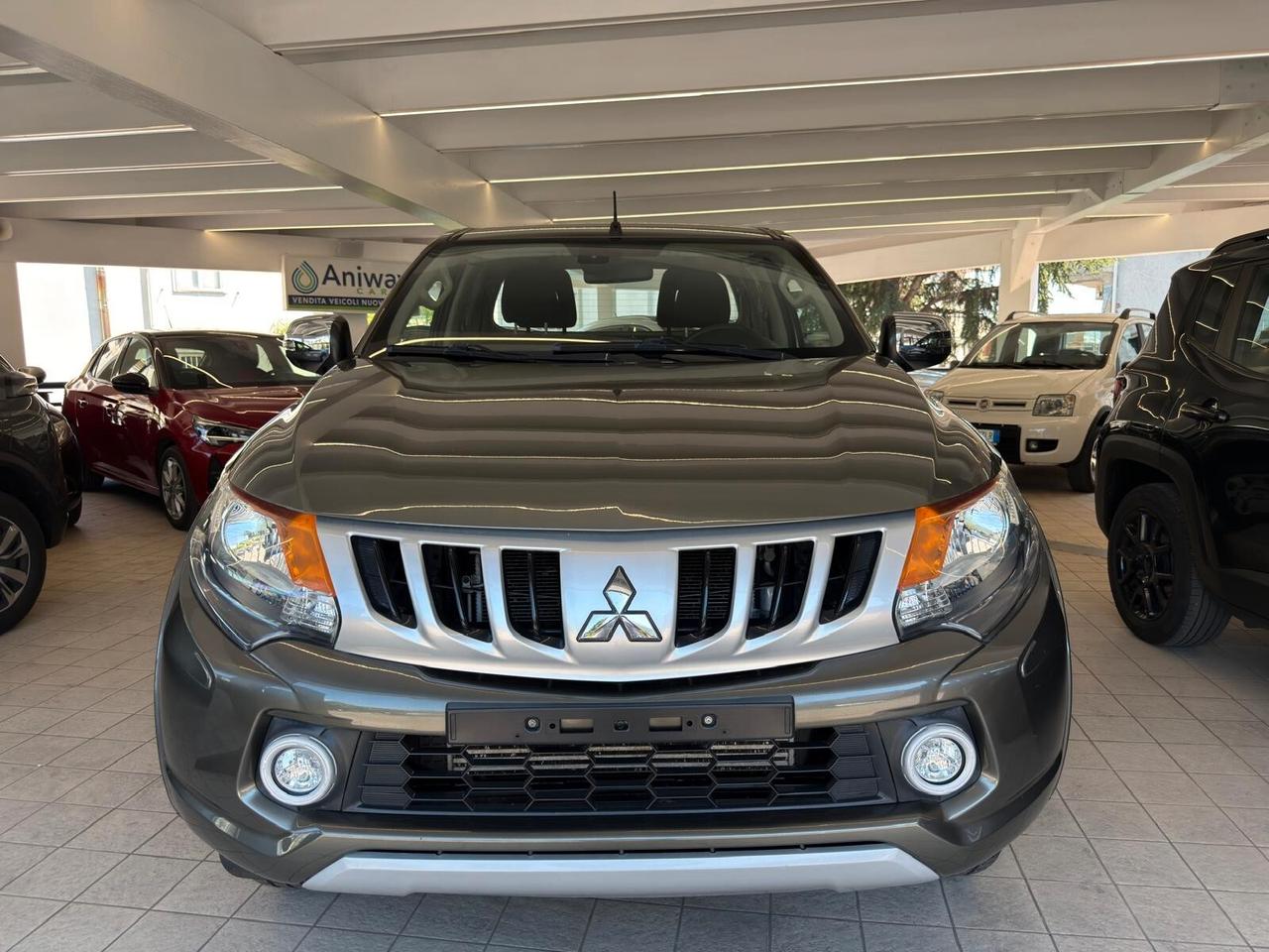 L200 ClubCab 2.4 DI-D 154cv Invite 4wd Super Select 6M