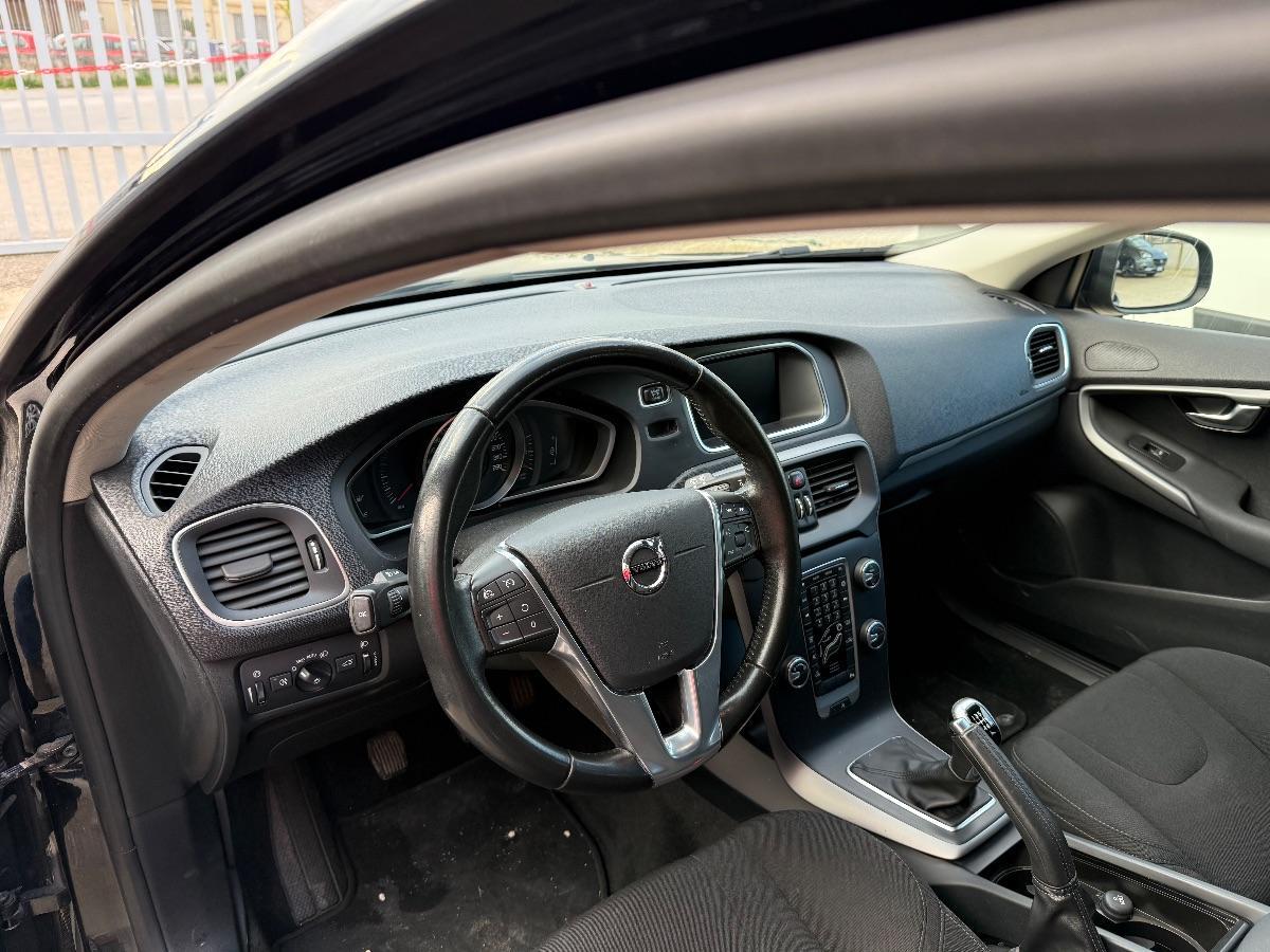 VOLVO - V40 - D2 Business