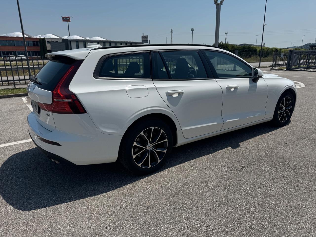 Volvo V60 B4 (Diesel/Hybrid) Automatico Momentum Bsn.