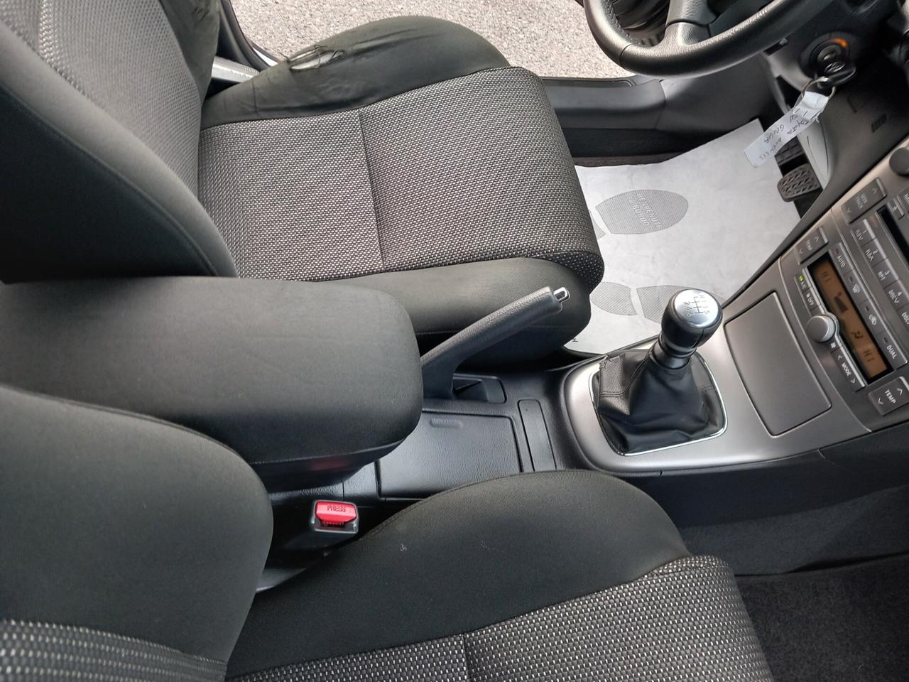 Toyota Avensis SW 2.2 D-4D KM 113000!!!