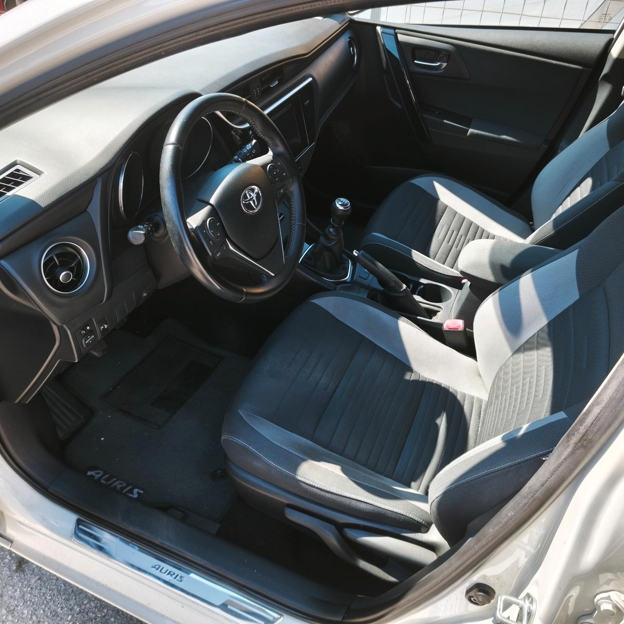 Toyota Auris 1.6 D-4D Lounge