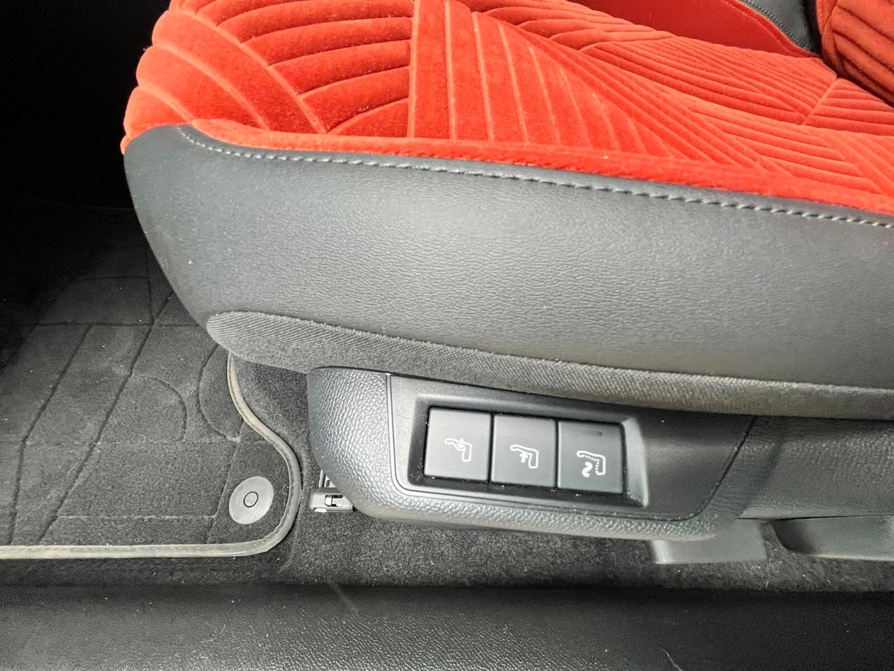 Lancia Ypsilon Hybrid e-DCT Edizione Cassina