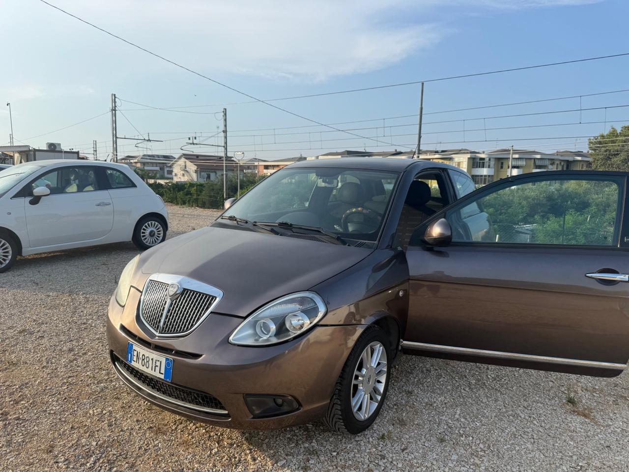 Lancia Ypsilon 1.3 MJT 75 CV 2.999€ PERMUTE