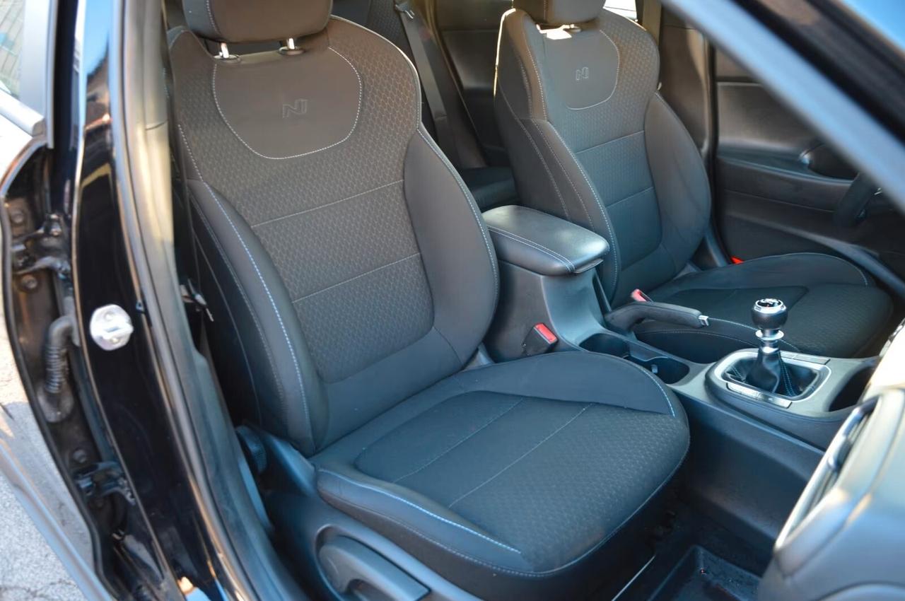 Hyundai i30 PERFORMANCE 19" APPLE CAR PLAY SENS PARK RETROCAMERA KEYLESS ACCESS VOLANTE RISCALDATO
