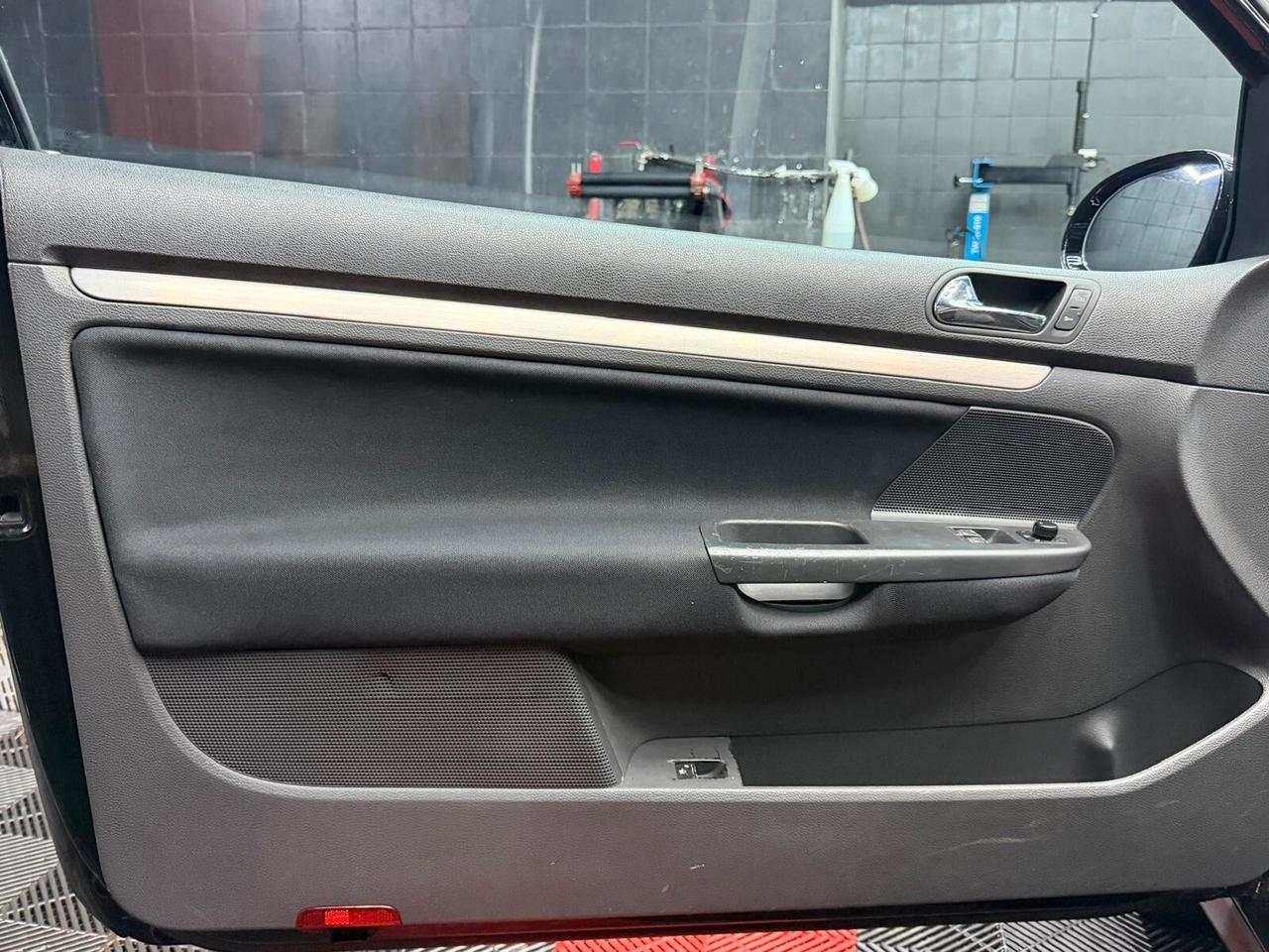 Volkswagen Golf GTI 2.0 16V TFSI 3p.