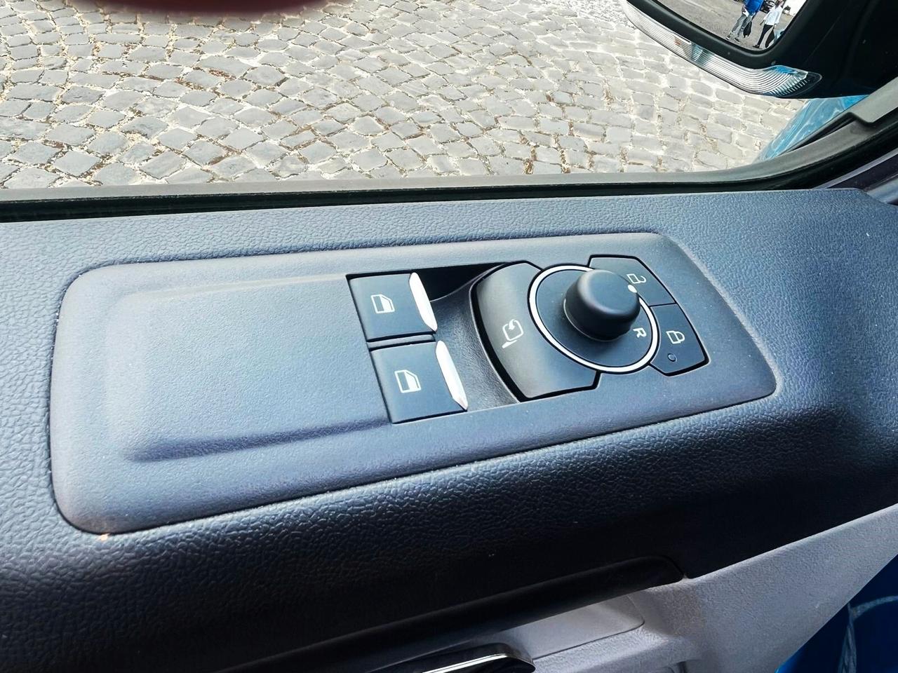 Ford Tourneo Custom Titanium PL 2.0 EcoBlue 170cv 9 POSTI