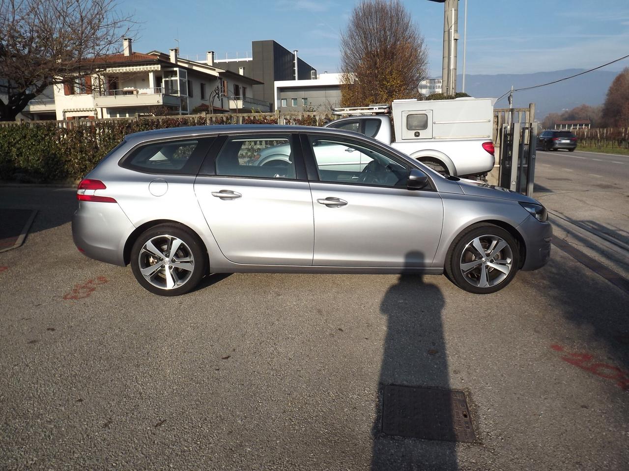 Peugeot 308 BlueHDi 120 S&S SW Allure