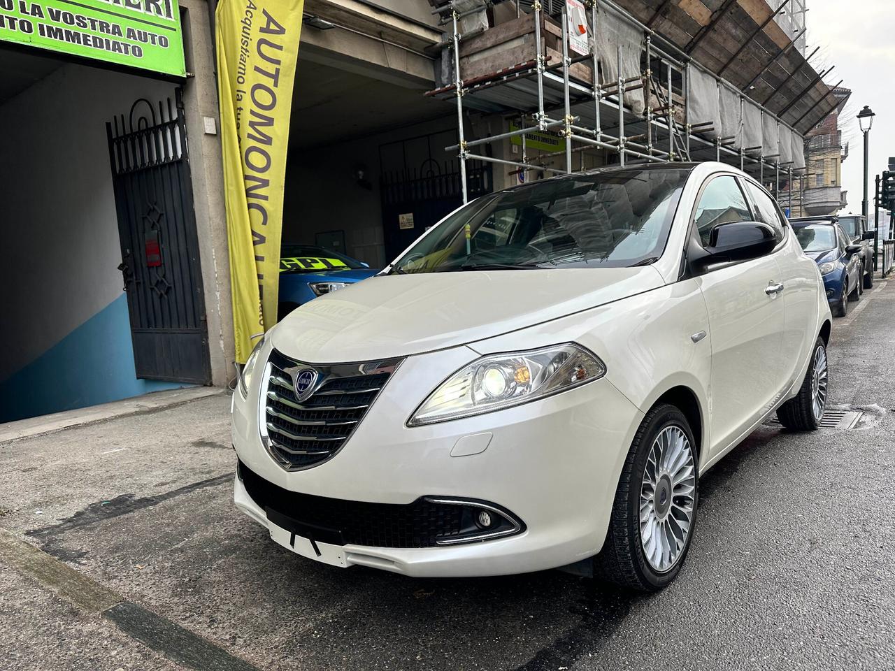 Lancia Ypsilon 1.2 *PELLE - TETTO-FARI Xenon- Tom Tom*