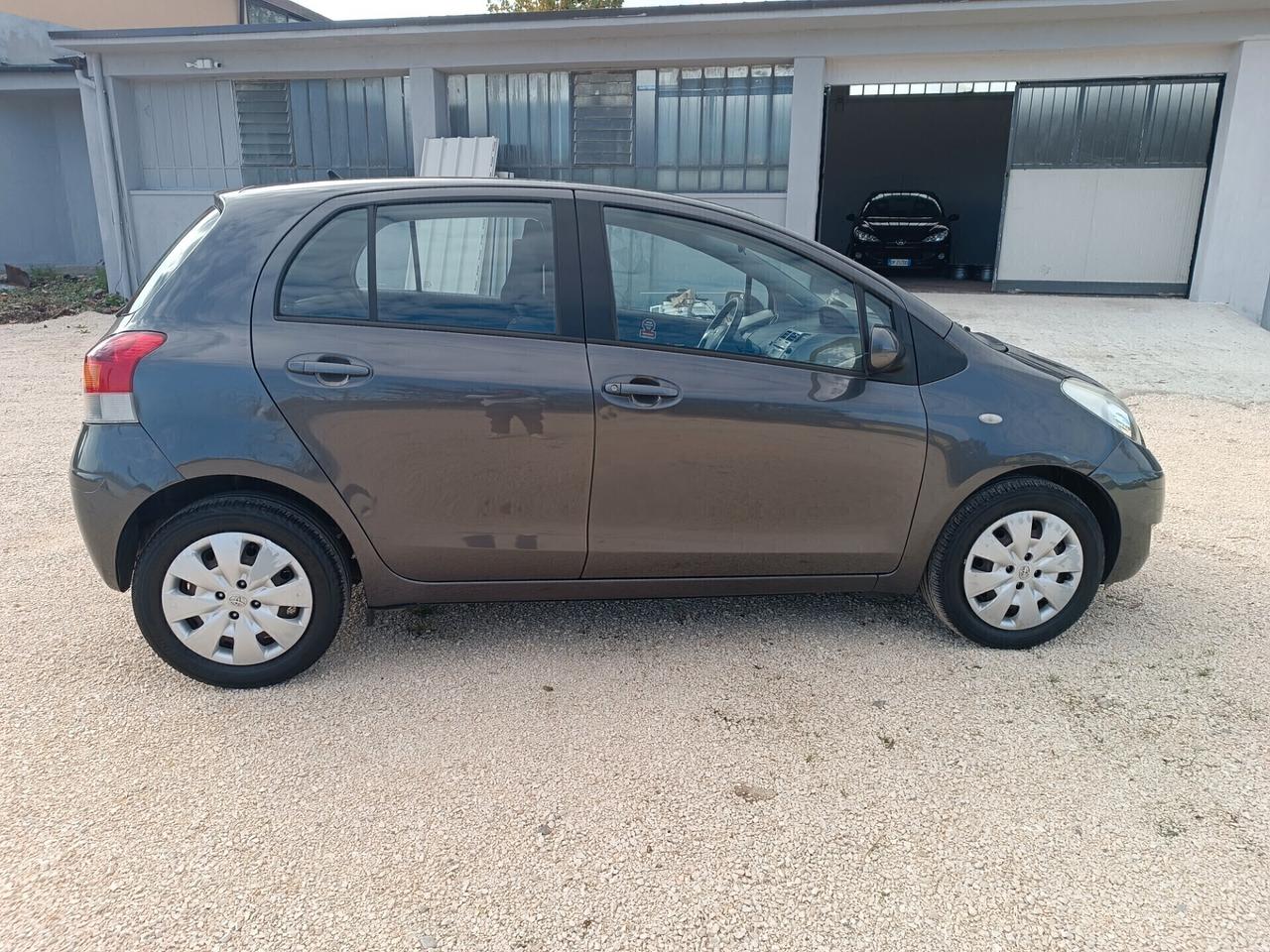 Toyota Yaris 1.3 benzina garanzia