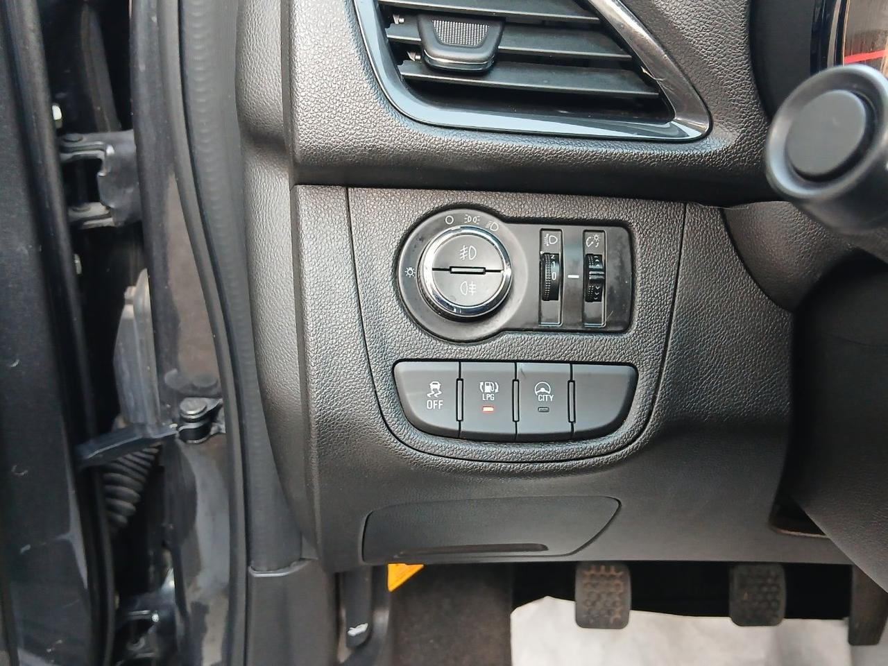 Opel Karl 1.0 Rocks Gpl 73cv