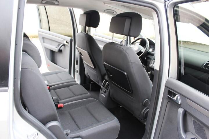 Volkswagen Touran Business 1.6 TDI Comfortline 7 POSTI 8 PNEUMATICI SU CERCHIO IN LEGA ORIGINALE
