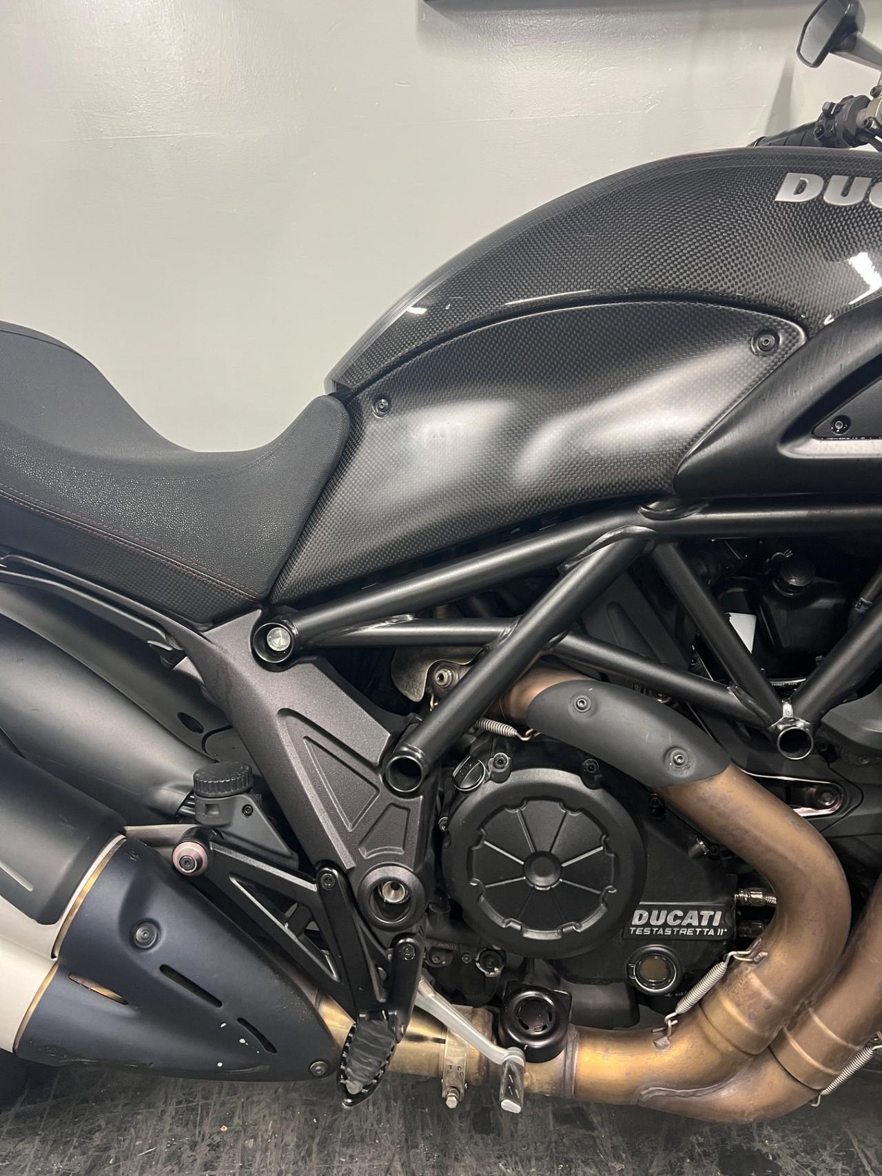 Ducati Diavel 1200 CARBON
