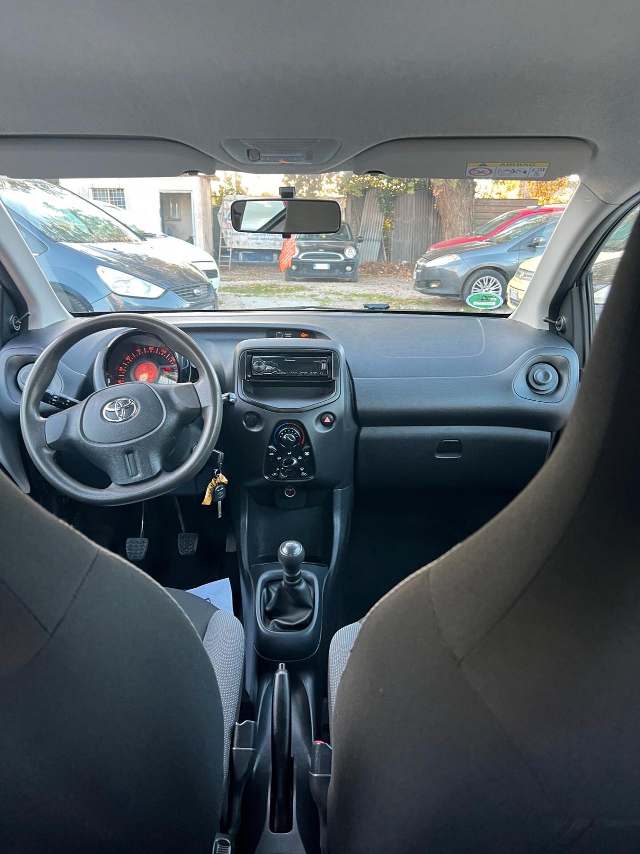 Toyota Aygo 1.0 VVT-i 69 CV 5 porte x-play TSS