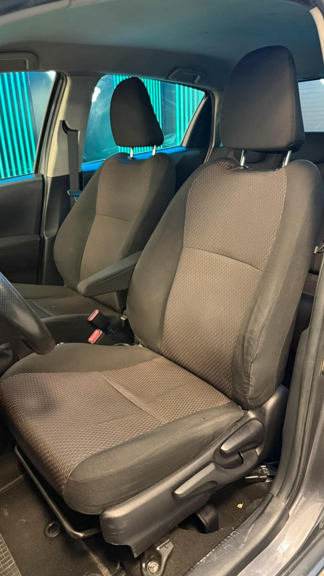 TOYOTA YARIS 1.4 D 5 PORTE LOUNGE 2014