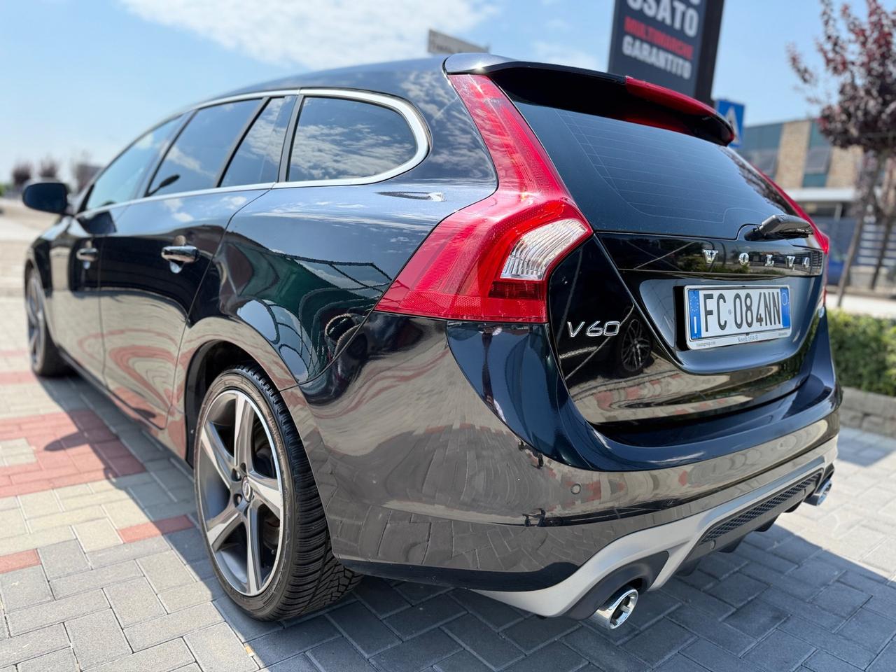 Volvo V60 D4 Geartronic R-design-181CV UNIC PROPRIETARIO