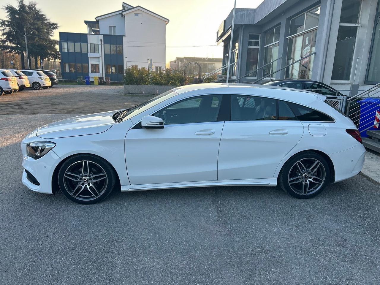 Mercedes-Benz CLA 180 Premium CLA 180 #8250