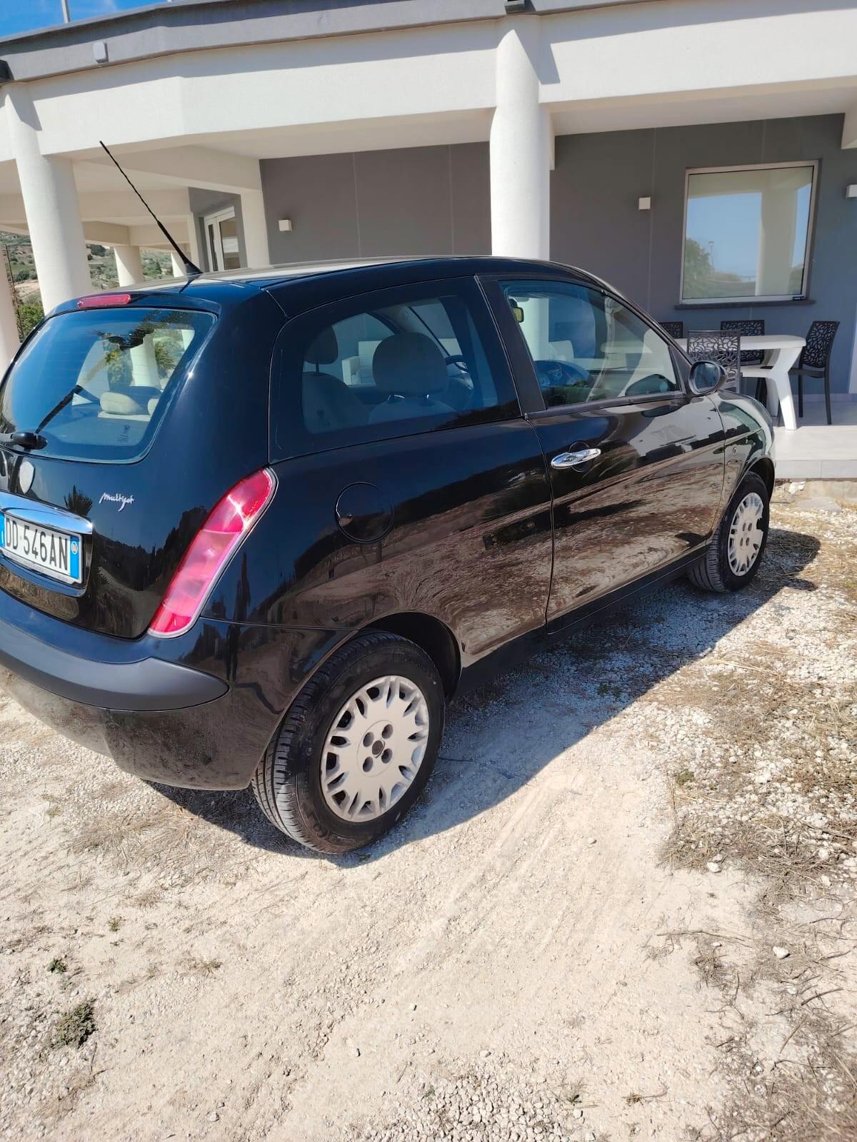 Lancia Ypsilon 1.3 MJT 75 CV Argento