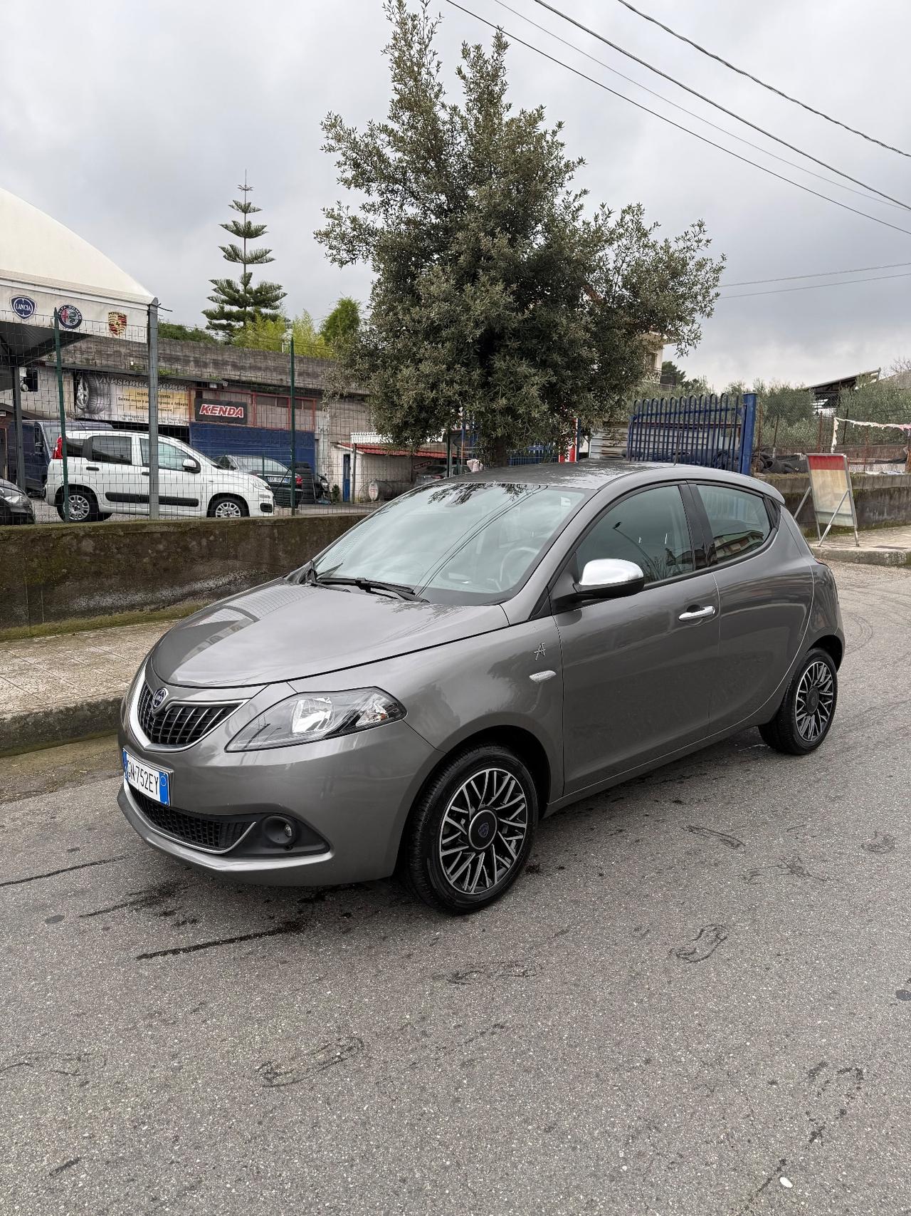 Lancia Ypsilon 1.0 FireFly 5 porte S&S Hybrid Alberta Ferretti