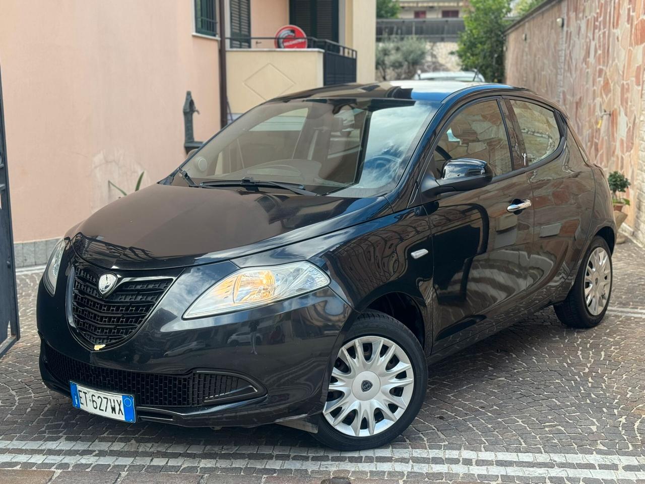 Ypsilon 1.2 69 CV 5P SeS Platinum