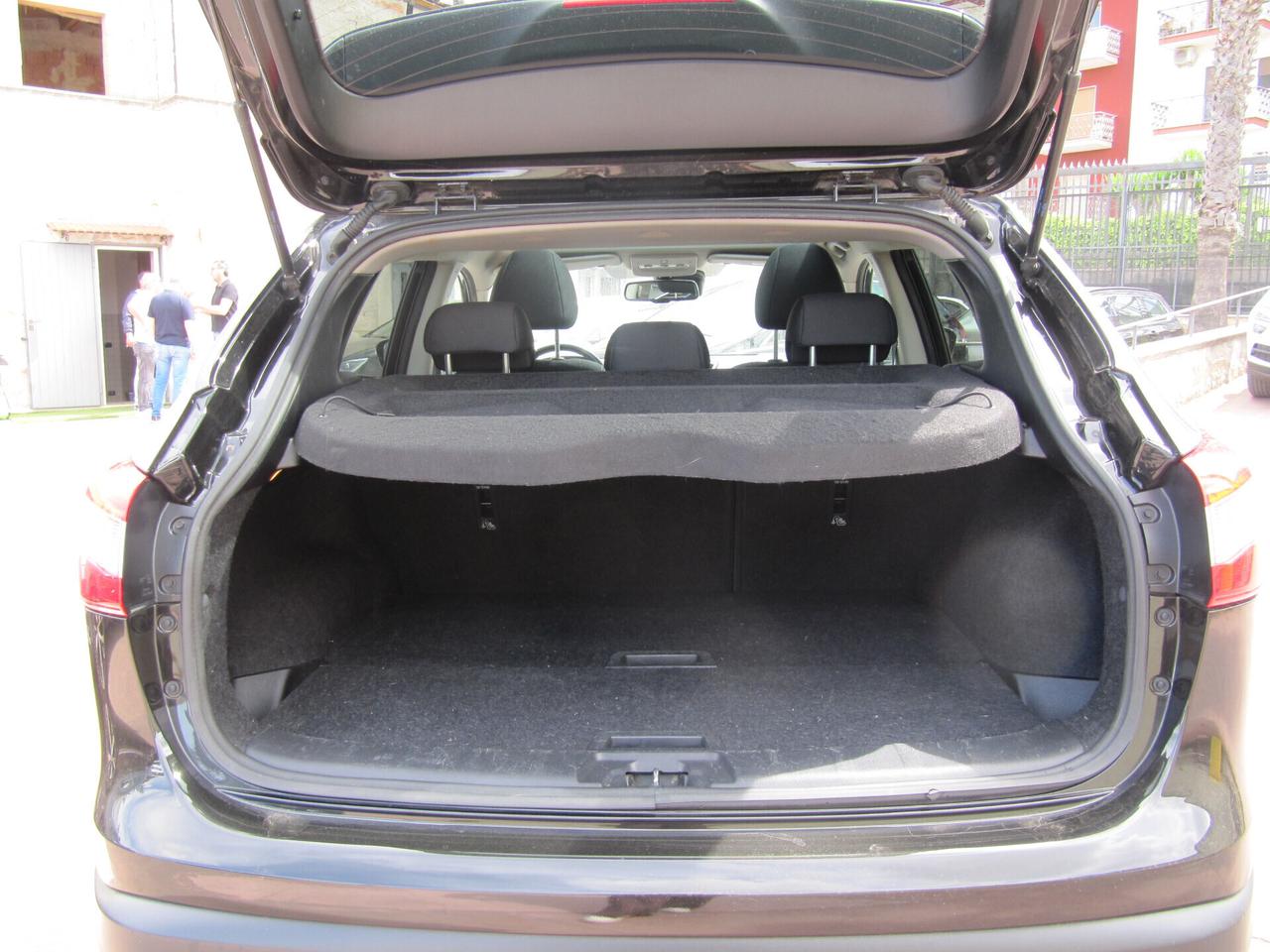 Nissan Qashqai 1.6 dCi 4WD Tekna tetto panoramico