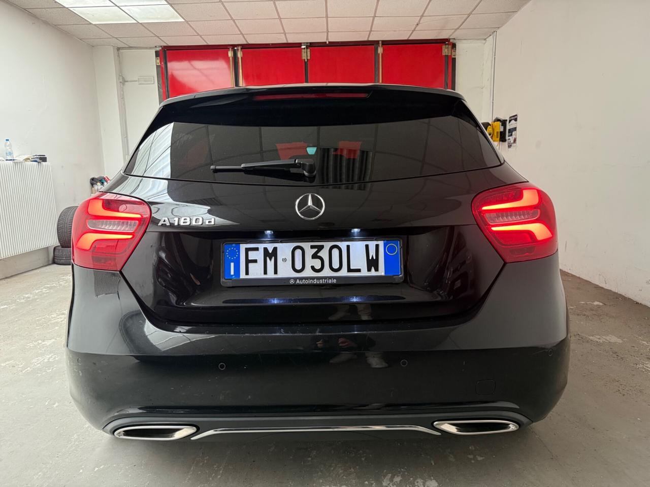 MERCEDES-BENZ 180 D PREMIUM AUTOMATIC