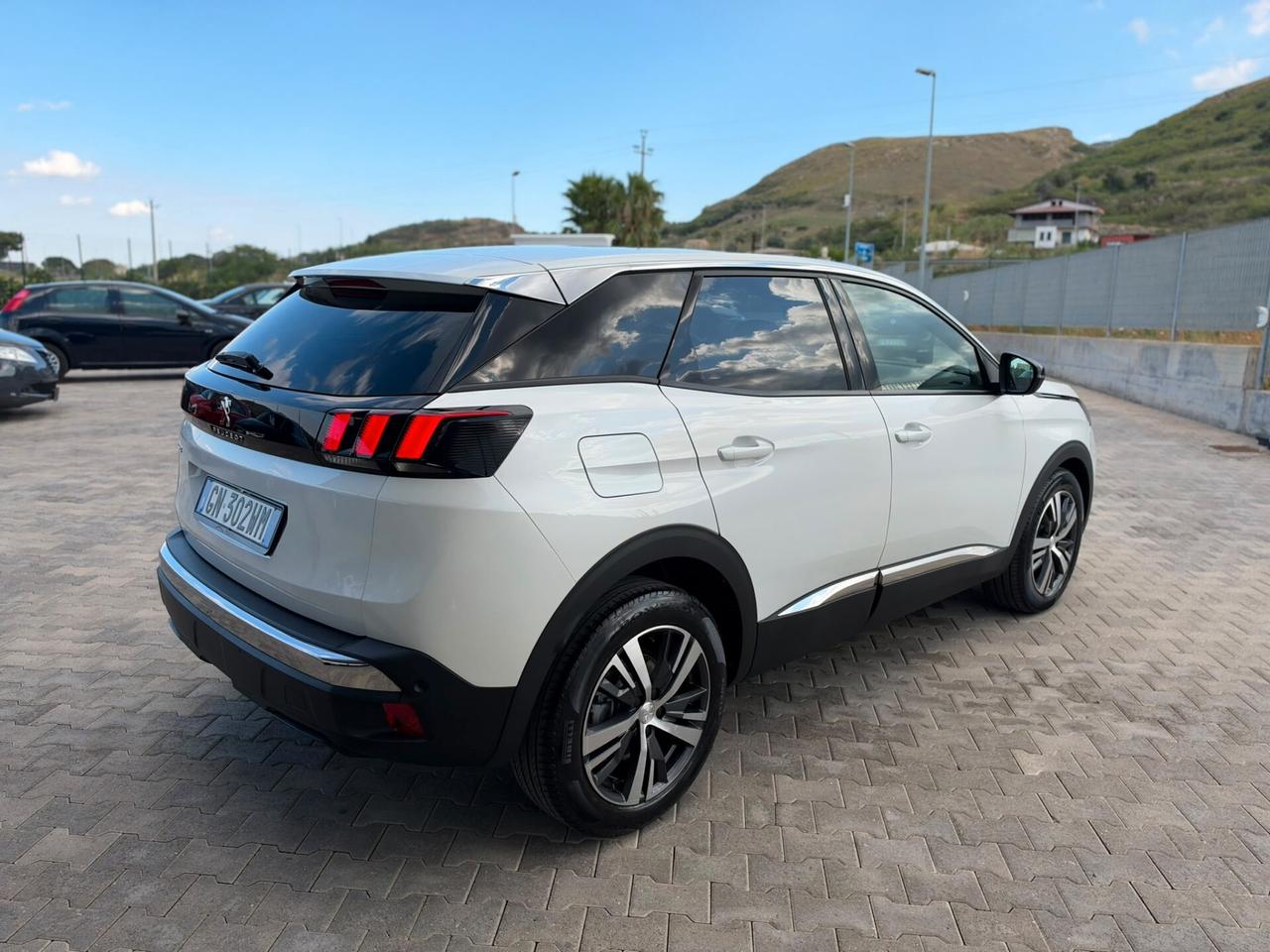 PEUGEOT 3008 1.5 HDI 130CV ALLURE 2023
