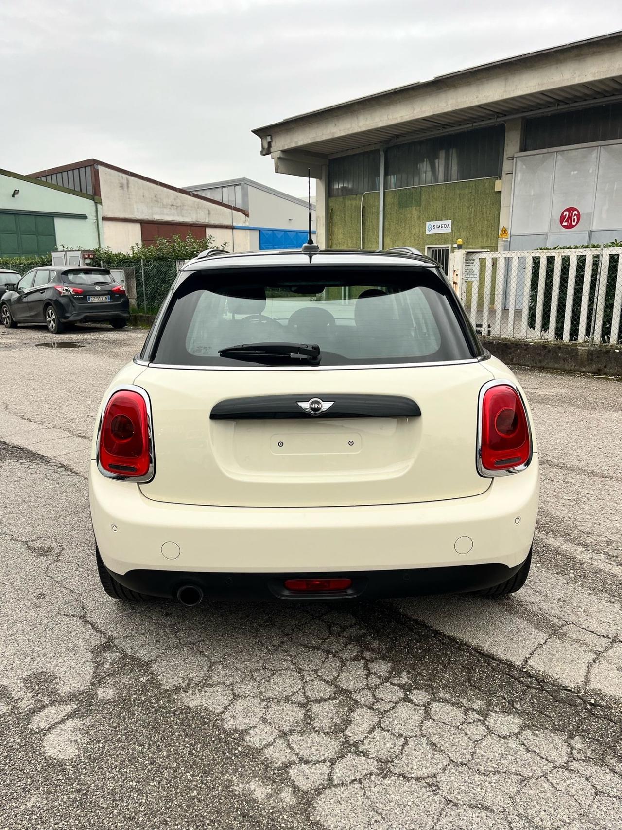 Mini Mini 1.5 Cooper 5 porte Neopatentati