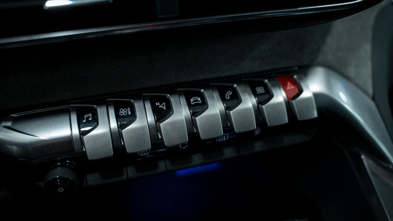 Peugeot 3008 1.5 BLUEHDI GT PACK SES 131 CV EAT8 AUTO VIRTUAL FULL OPTIONAL