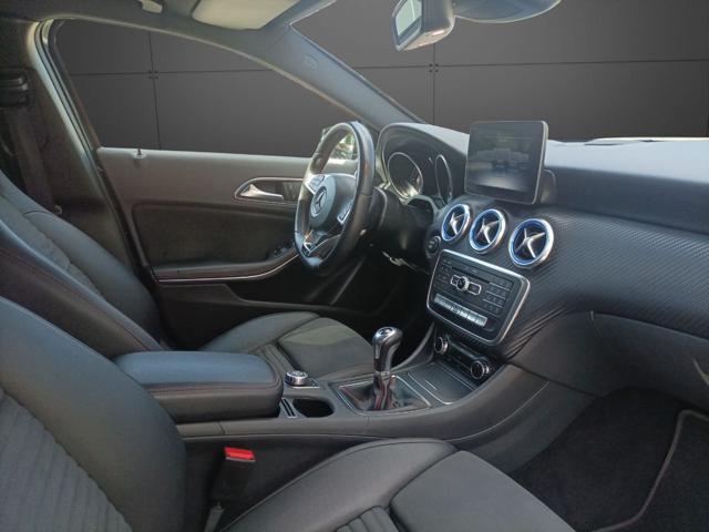 MERCEDES-BENZ A 200 Premium