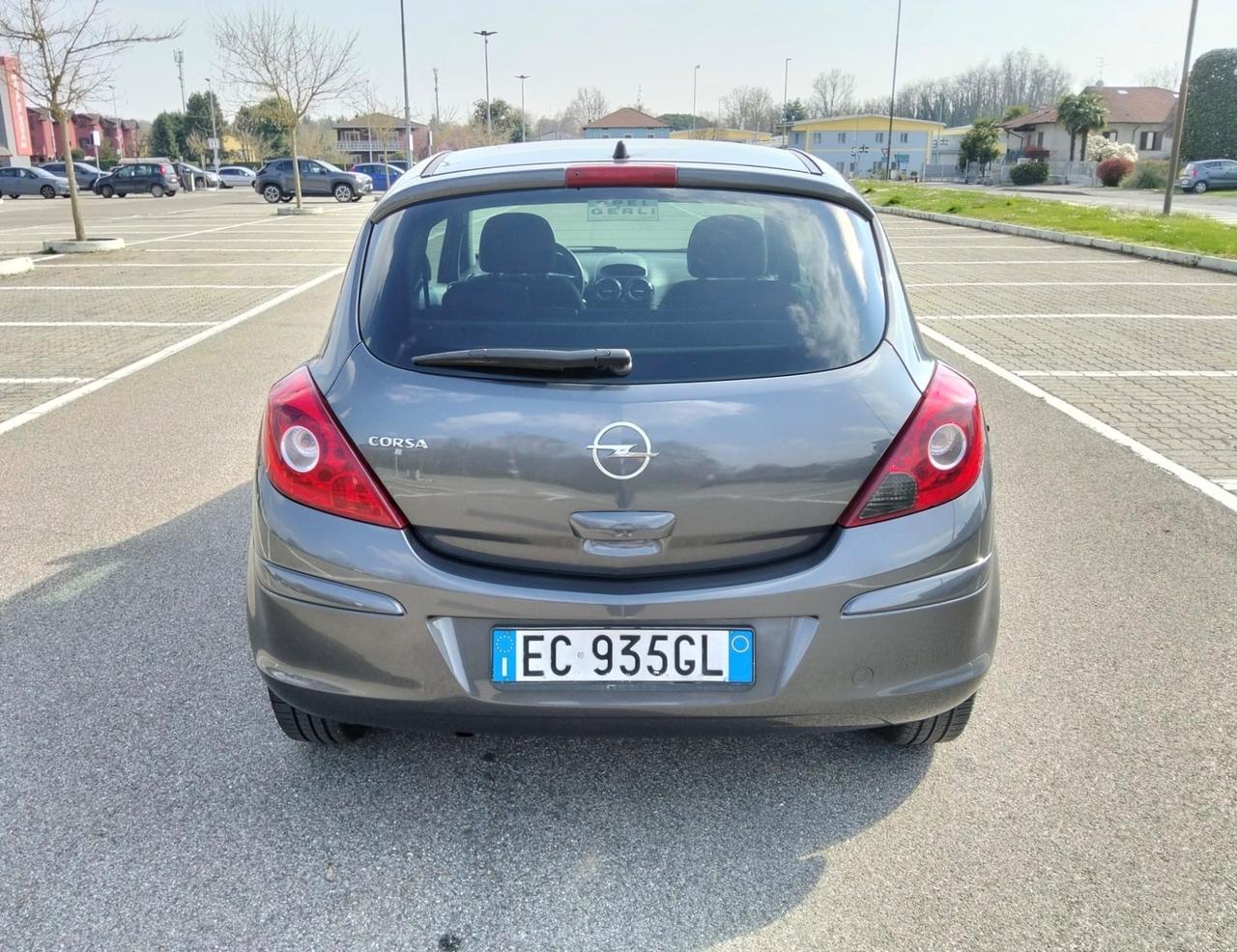 Opel Corsa 1.2 3 porte Club