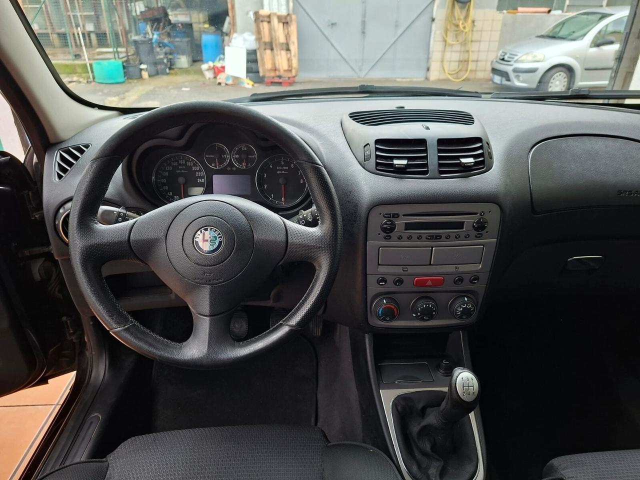 Alfa Romeo 147 3p 1.6 ts 16v BlackLine 105cv, adatta a neop.