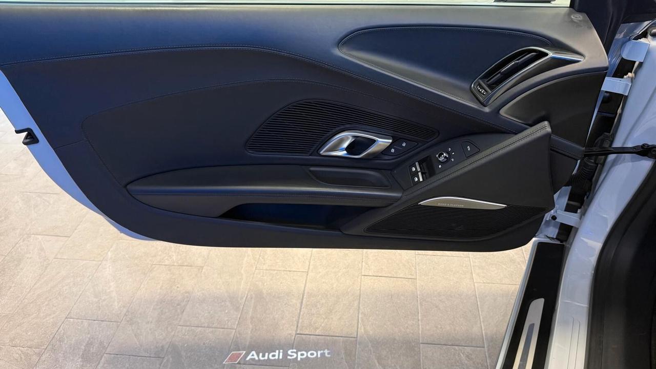 Audi R8 SPYDER 5.2TFSI V10 RWD S-TRONIC 2020