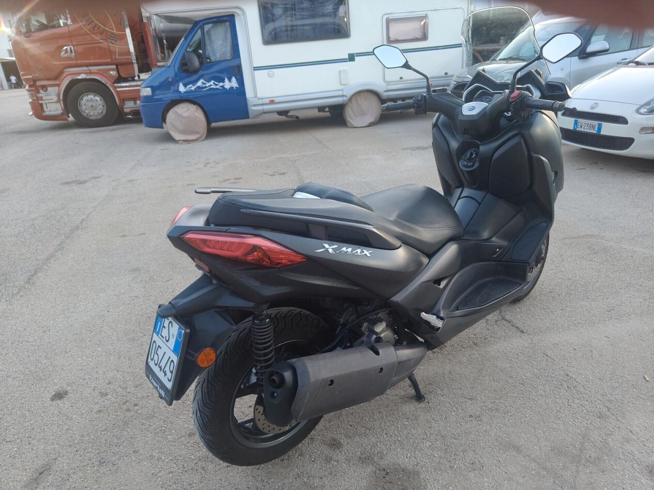 Yamaha X-Max 300 permuta auto/moto