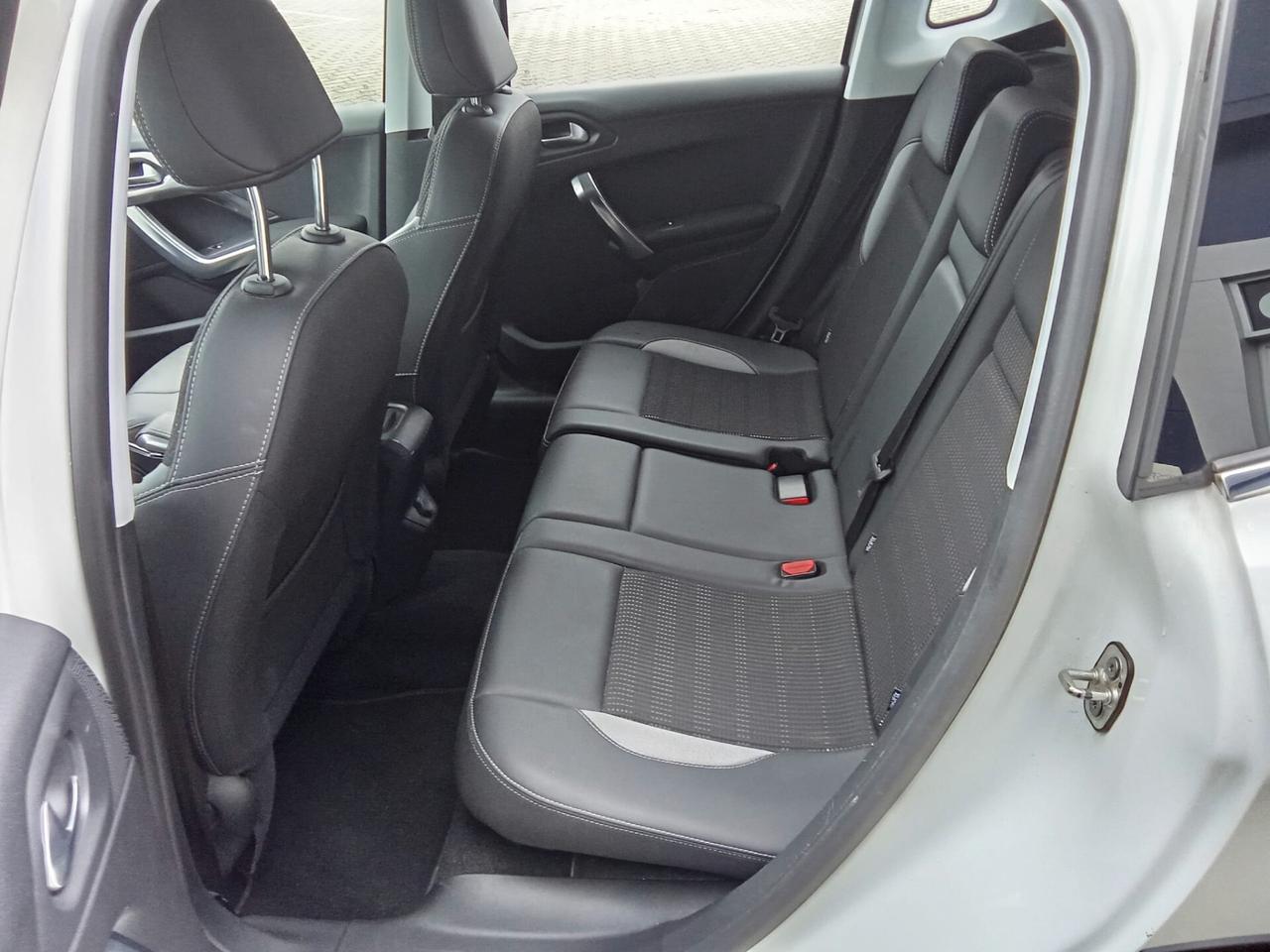 Peugeot 2008 BlueHDi 100 S&S Allure