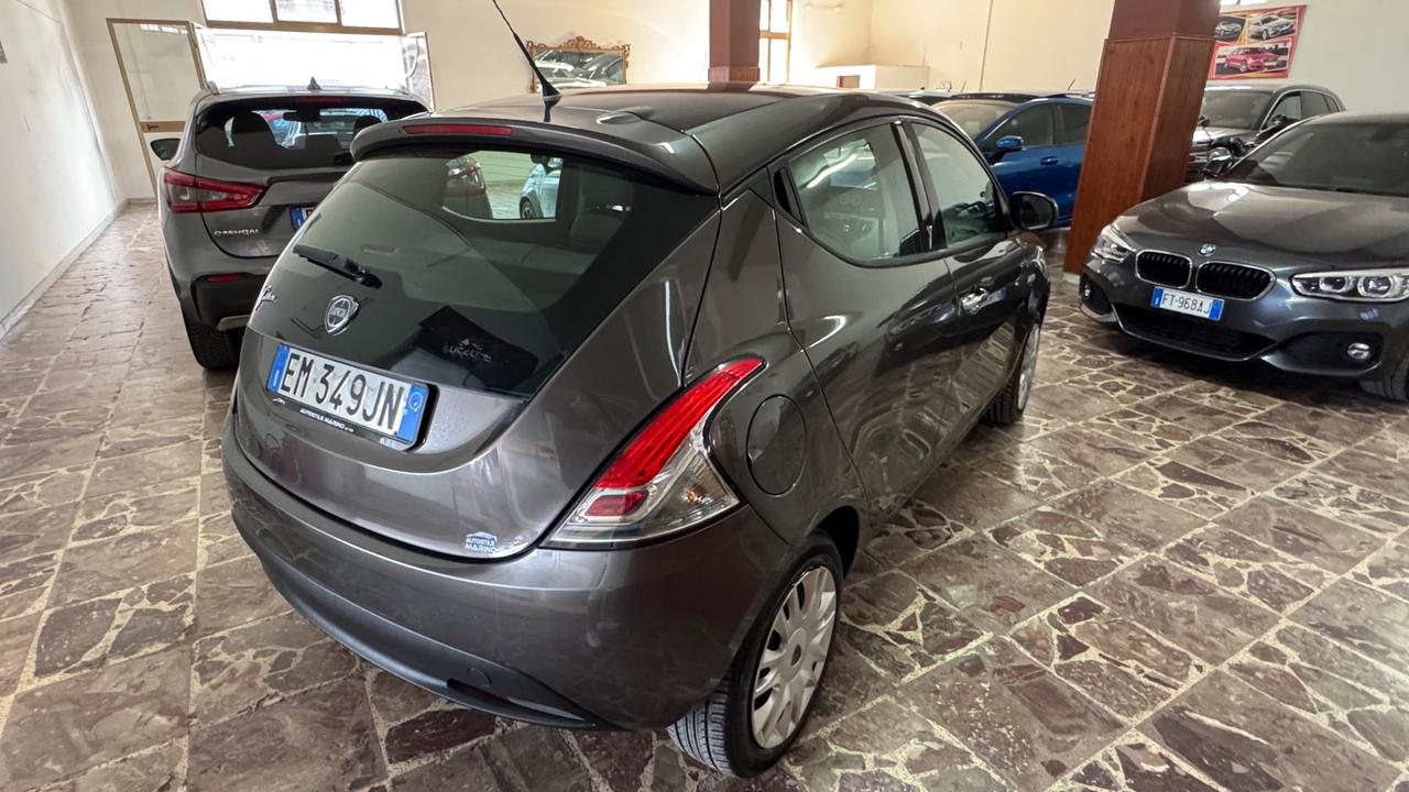 Lancia Ypsilon 1.3 MJT 16V 95 CV 5 porte S&S Silver
