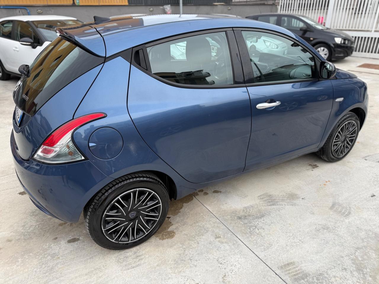 Lancia Ypsilon 1.0 FireFly 5 porte S&S Hybrid Alberta Ferretti