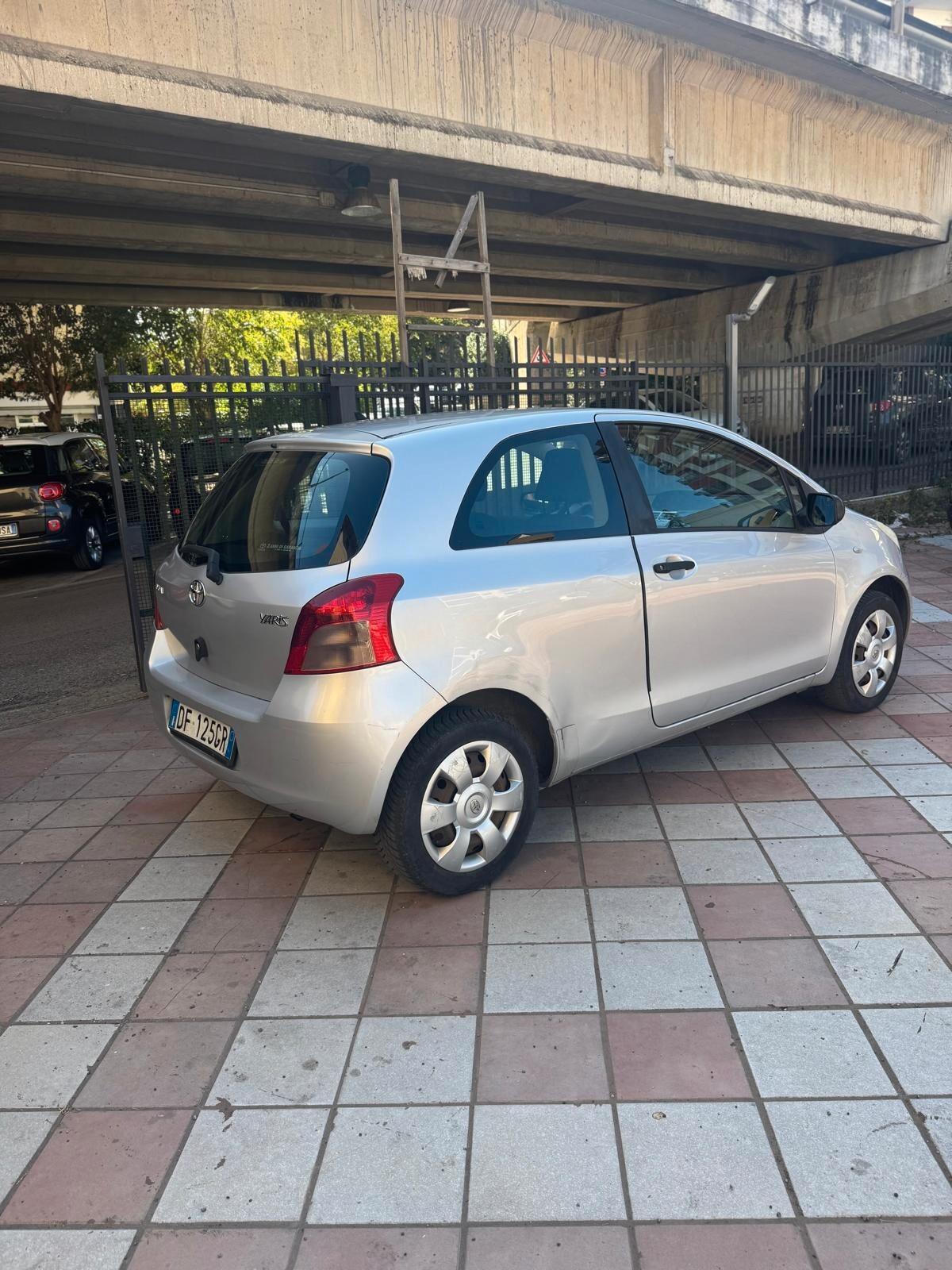 Toyota Yaris Verso 1.3i 16V cat Luna '03