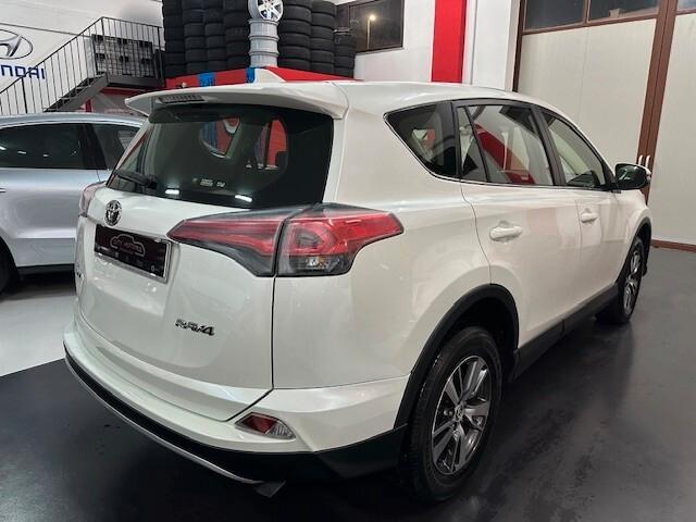 Toyota RAV 4 RAV4 2.0 D-4D 2WD Style White Ed.