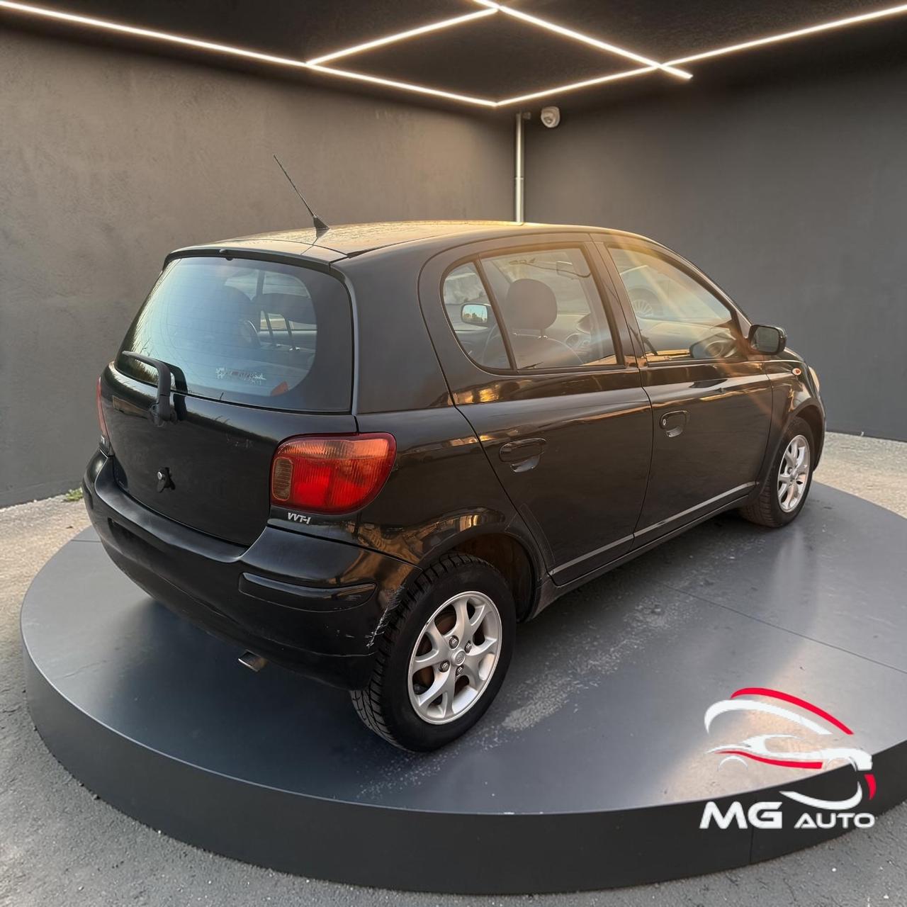 Toyota Yaris 1.0i 16V cat 5 porte Sol