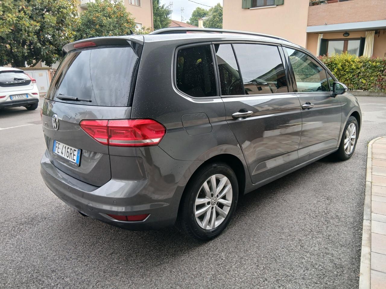 Volkswagen Touran 1.4 TSI DSG Executive 7 posti tua a € 199 mese