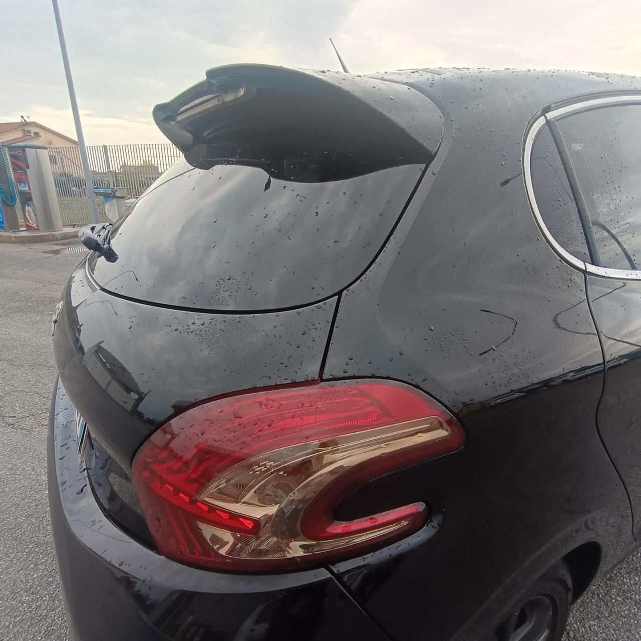 Peugeot 208 1.4 HDi 68 CV 3 porte Allure