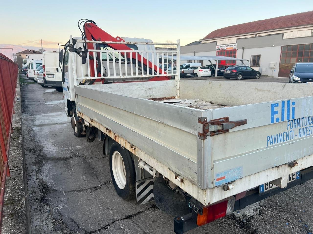 ISUZU CON GRU CASSONE FISSO