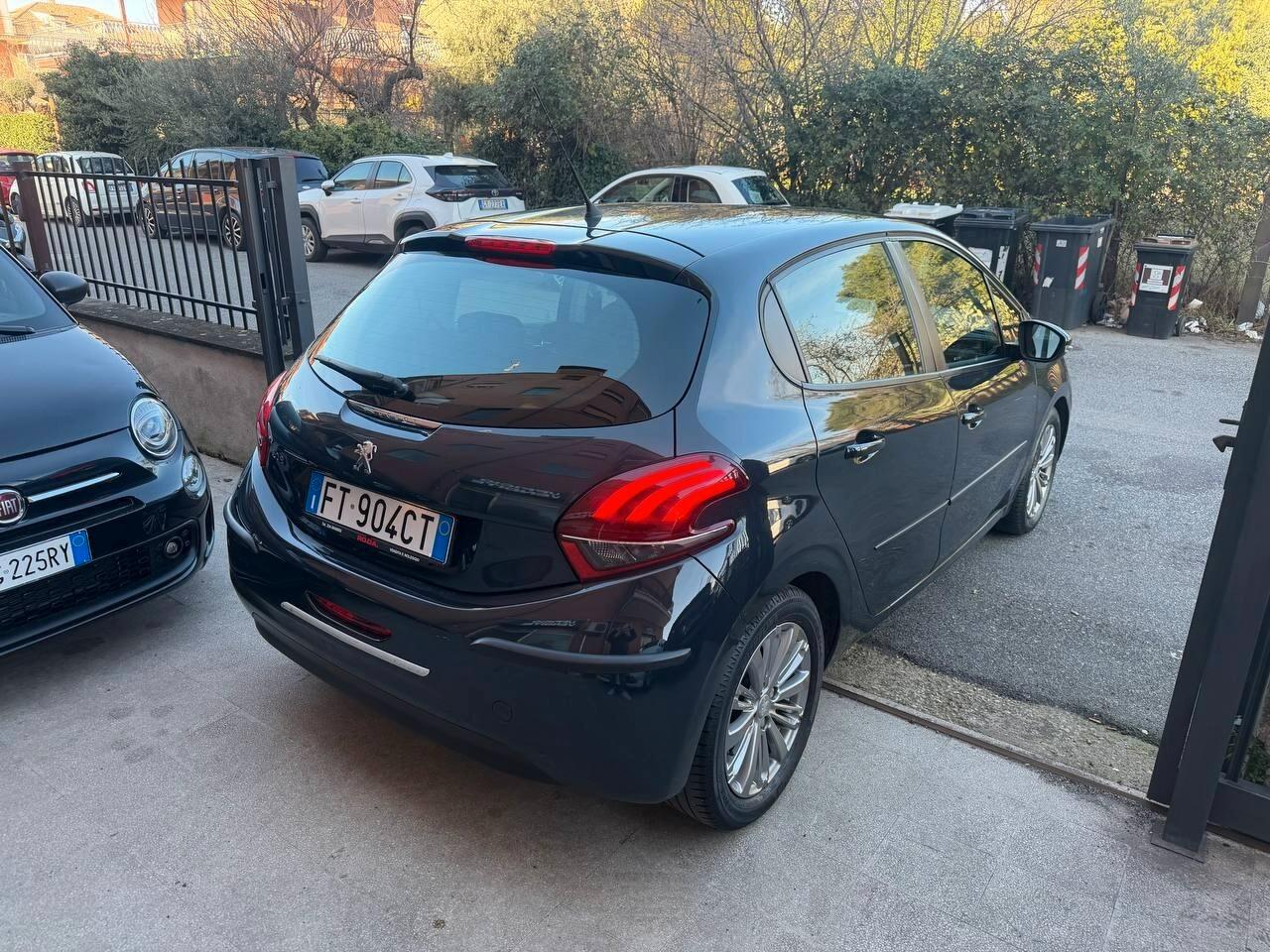 Peugeot 208 PureTech 82 5p. GPL Allure