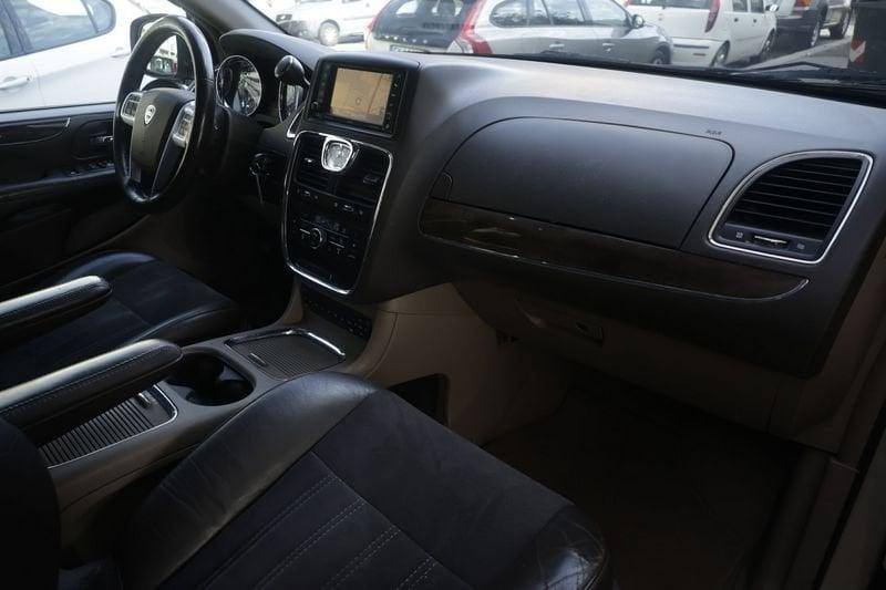 Lancia Voyager Lancia Voyager 2.8 Turbodiesel Platinum 163 CV ANNO 2013