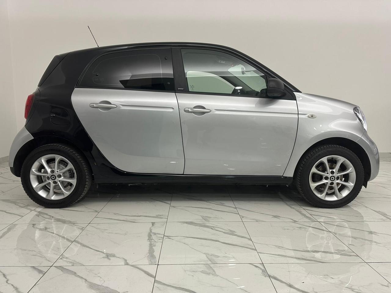 SMART FORFOUR PASSION NAVIGATORE/SENSORI/PACCHETTO LUCI