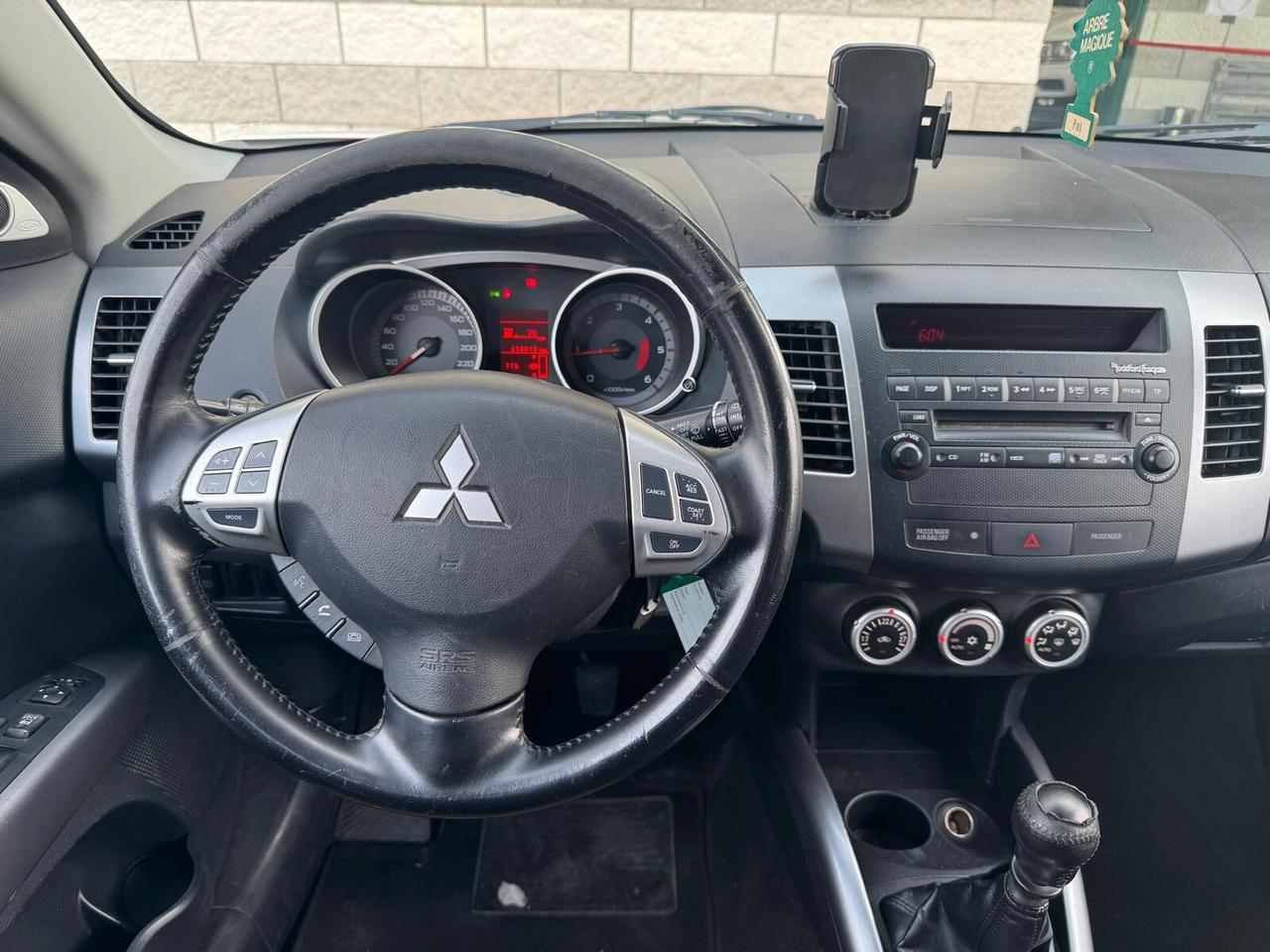 Mitsubishi Outlander 2.0 DI-D Instyle 7 p.ti DPF