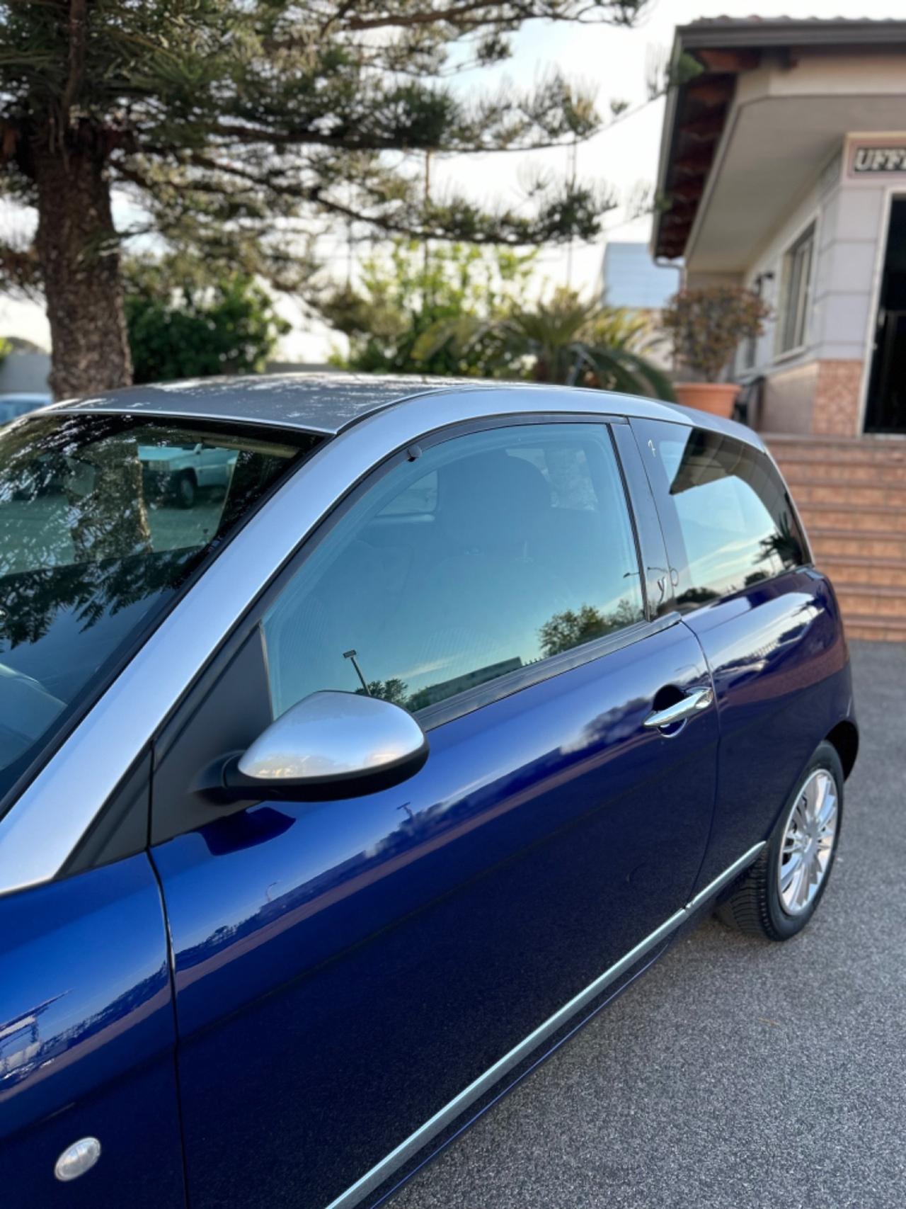 Lancia Ypsilon 1.2 Argento B-Color