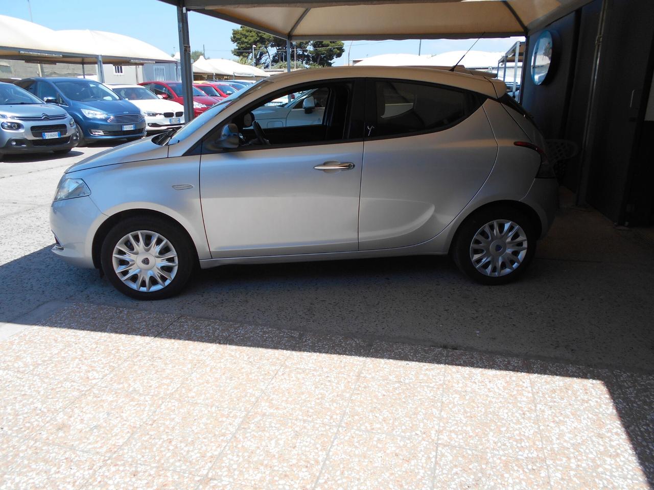 Lancia Ypsilon 1.2 69 CV 5 porte S&S Platinum