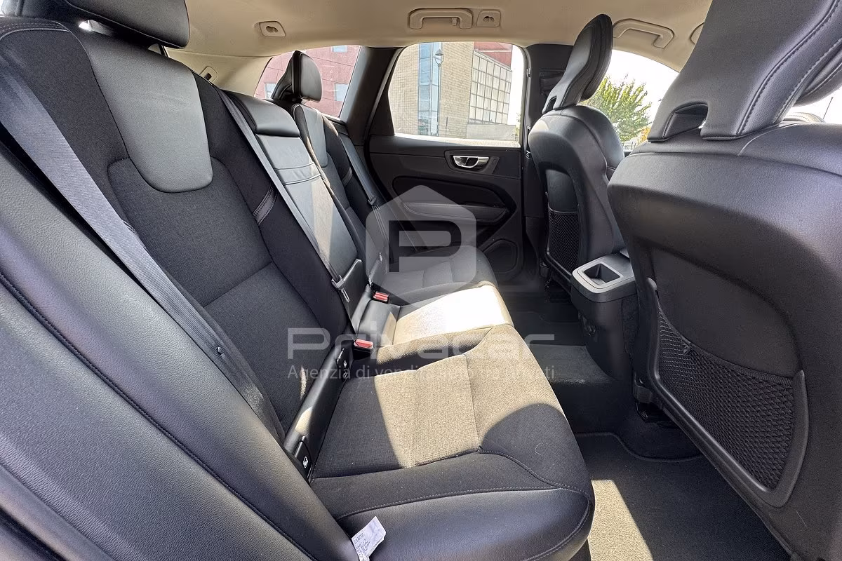 VOLVO XC60 B4 (d) AWD Geartronic Momentum